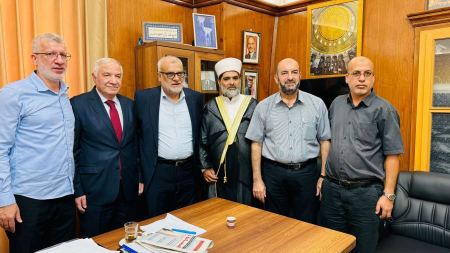 وفد الحركة الإسلامية وجمعية الأقصى يجتمع بالأوقاف الإسلامية في الأقصى